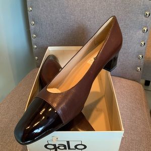 NIB Galo Brown & Black Chunky Heel Pump